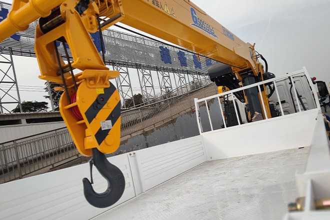 XCMG Truck Mounted Crane for Sale in Algeria - Camião grua: foto 4 XCMG Truck Mounted Crane for Sale in Algeria - Camião grua: foto 4