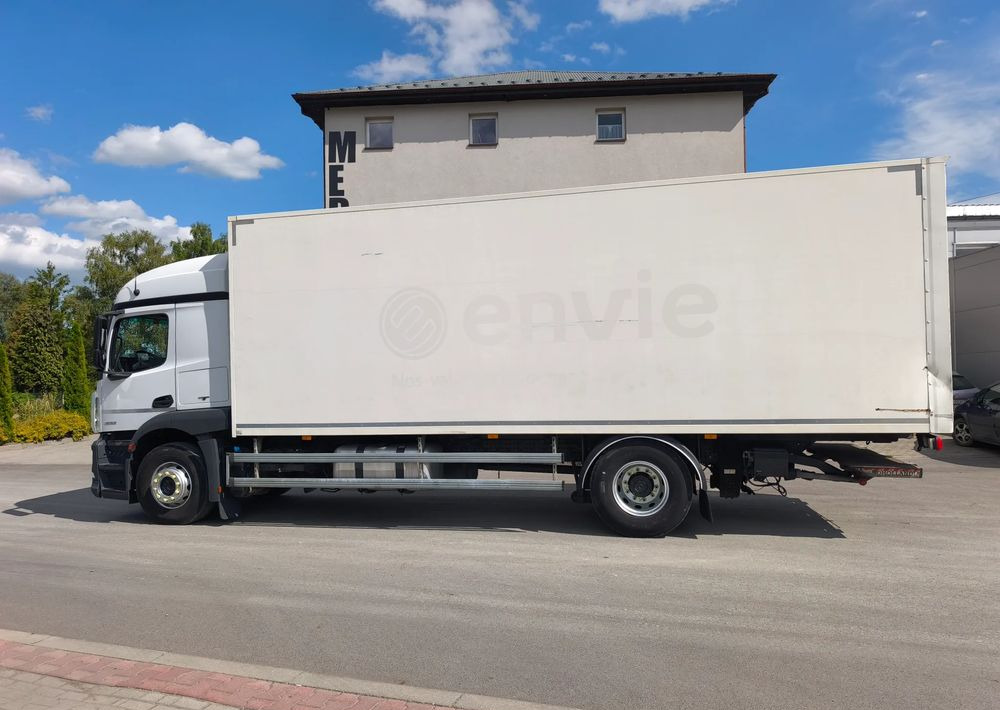 Mercedes-Benz ACTROS 18.360 kontener 18 p , winda - Camião furgão: foto 3 Mercedes-Benz ACTROS 18.360 kontener 18 p , winda - Camião furgão: foto 3