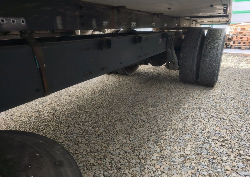 Renault Gama D 18.280  rama do zabudowy poduszka - Camião chassi: foto 5 Renault Gama D 18.280  rama do zabudowy poduszka - Camião chassi: foto 5