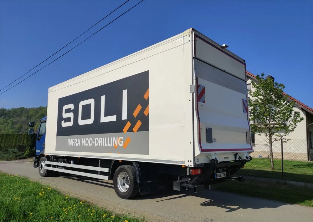 Volvo FL 12.240 klima blokada kontener 18 pal kurierka - Camião furgão: foto 5 Volvo FL 12.240 klima blokada kontener 18 pal kurierka - Camião furgão: foto 5