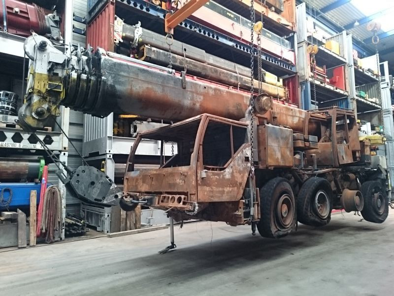 Liebherr LTM 1060-2 for parts - Grua móvel: foto 2 Liebherr LTM 1060-2 for parts - Grua móvel: foto 2