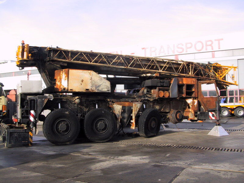 Liebherr LTM 1080/1 for parts - Grua móvel: foto 2 Liebherr LTM 1080/1 for parts - Grua móvel: foto 2