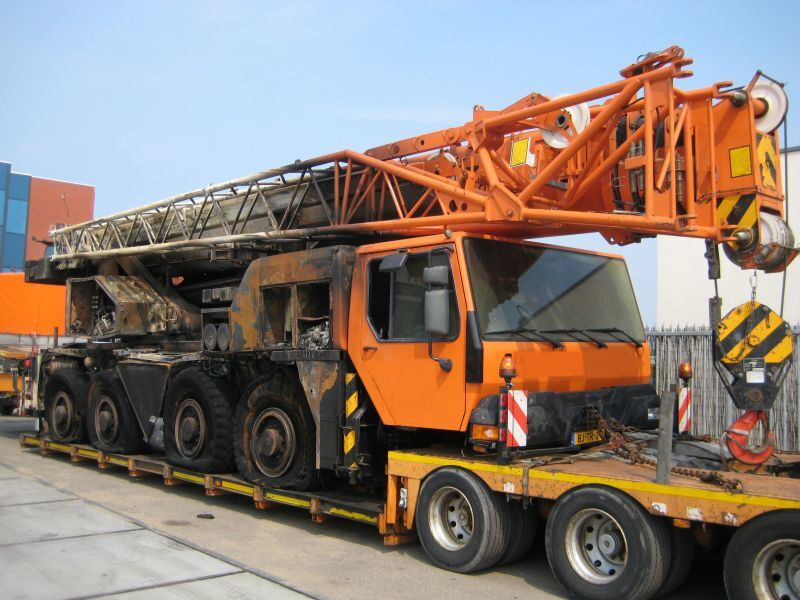 Liebherr LTM 1080-1 for parts - Grua móvel: foto 1 Liebherr LTM 1080-1 for parts - Grua móvel: foto 1