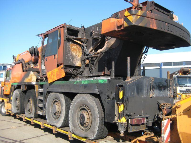 Liebherr LTM 1080-1 for parts - Grua móvel: foto 2 Liebherr LTM 1080-1 for parts - Grua móvel: foto 2
