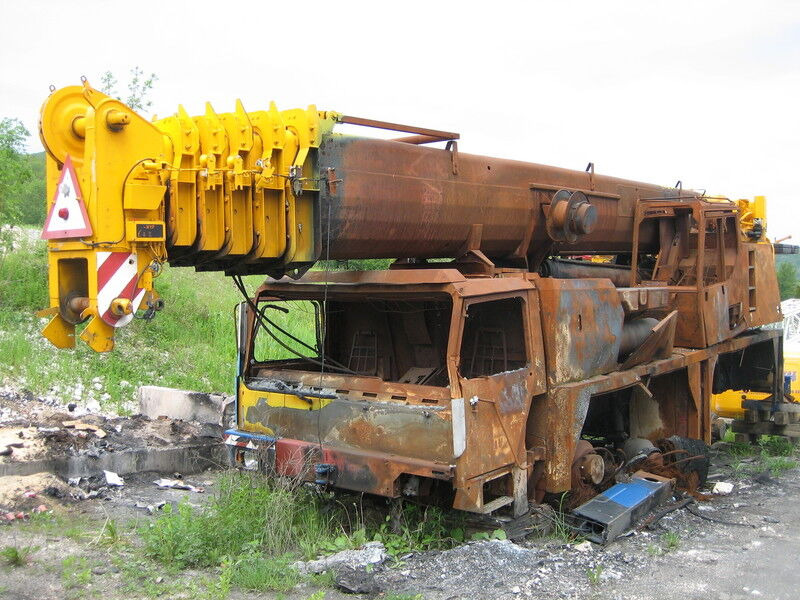 Liebherr LTM 1090/2 for parts - Grua móvel: foto 1 Liebherr LTM 1090/2 for parts - Grua móvel: foto 1