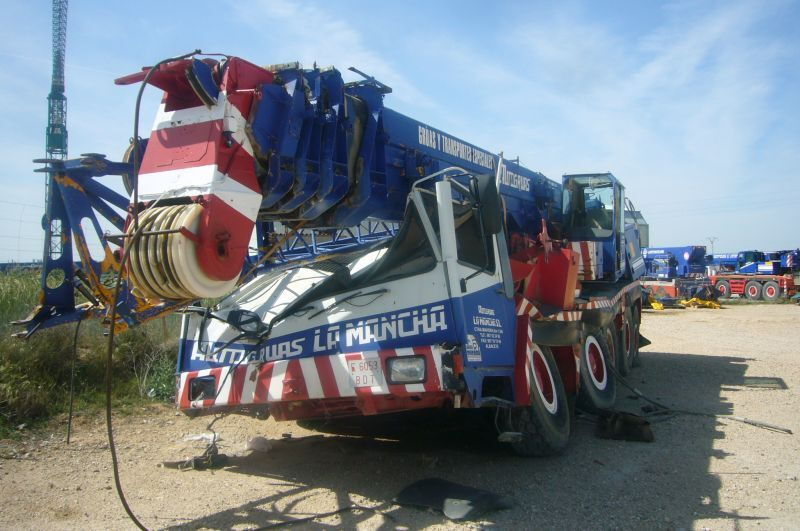 Liebherr LTM 1090 for parts - Grua móvel: foto 1 Liebherr LTM 1090 for parts - Grua móvel: foto 1