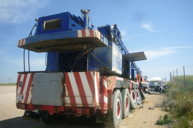 Liebherr LTM 1090 for parts - Grua móvel: foto 2 Liebherr LTM 1090 for parts - Grua móvel: foto 2