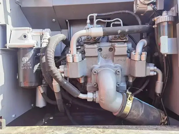 Escavadora de rastos 2022 Hitachi ZX200: foto 14