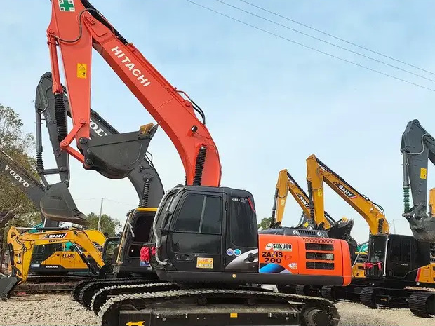 Escavadora de rastos 2022 Hitachi ZX200: foto 8