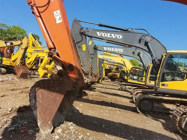 2022 Hitachi ZX240 - Escavadora de rastos: foto 3 2022 Hitachi ZX240 - Escavadora de rastos: foto 3