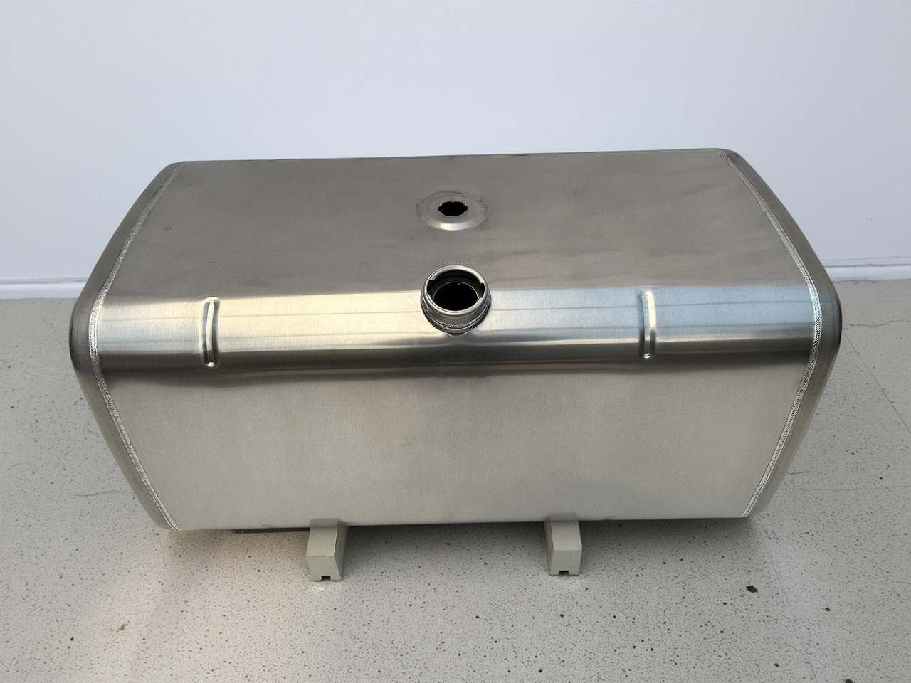 IVECO - Tanque de combustível: foto 1 IVECO - Tanque de combustível: foto 1