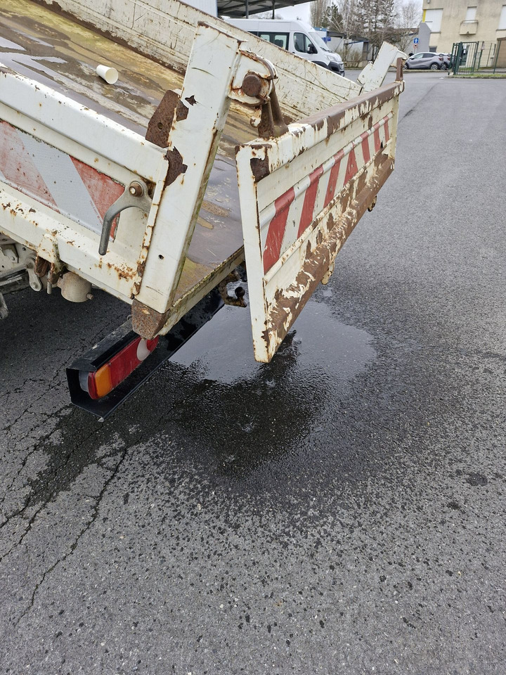 Renault Mascott 3.5T- (Disponible à compter du 24/11/2025) 3 places avec benne basculante hydraulique. BEG. Vendu sans CT. Véhicule roulant. Entretien régulier. Arrêté début 2025 pour souci passage d - Carrinha basculante: foto 3 Renault Mascott 3.5T- (Disponible à compter du 24/11/2025) 3 places avec benne basculante hydraulique. BEG. Vendu sans CT. Véhicule roulant. Entretien régulier. Arrêté début 2025 pour souci passage d - Carrinha basculante: foto 3