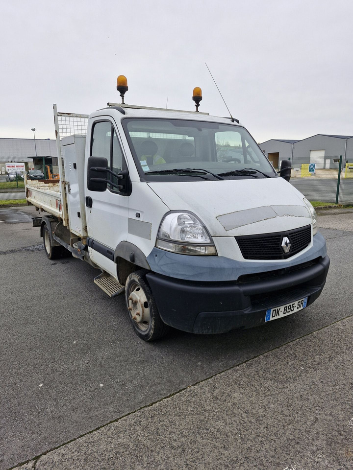 Renault Mascott 3.5T- (Disponible à compter du 24/11/2025) 3 places avec benne basculante hydraulique. BEG. Vendu sans CT. Véhicule roulant. Entretien régulier. Arrêté début 2025 pour souci passage d - Carrinha basculante: foto 1 Renault Mascott 3.5T- (Disponible à compter du 24/11/2025) 3 places avec benne basculante hydraulique. BEG. Vendu sans CT. Véhicule roulant. Entretien régulier. Arrêté début 2025 pour souci passage d - Carrinha basculante: foto 1