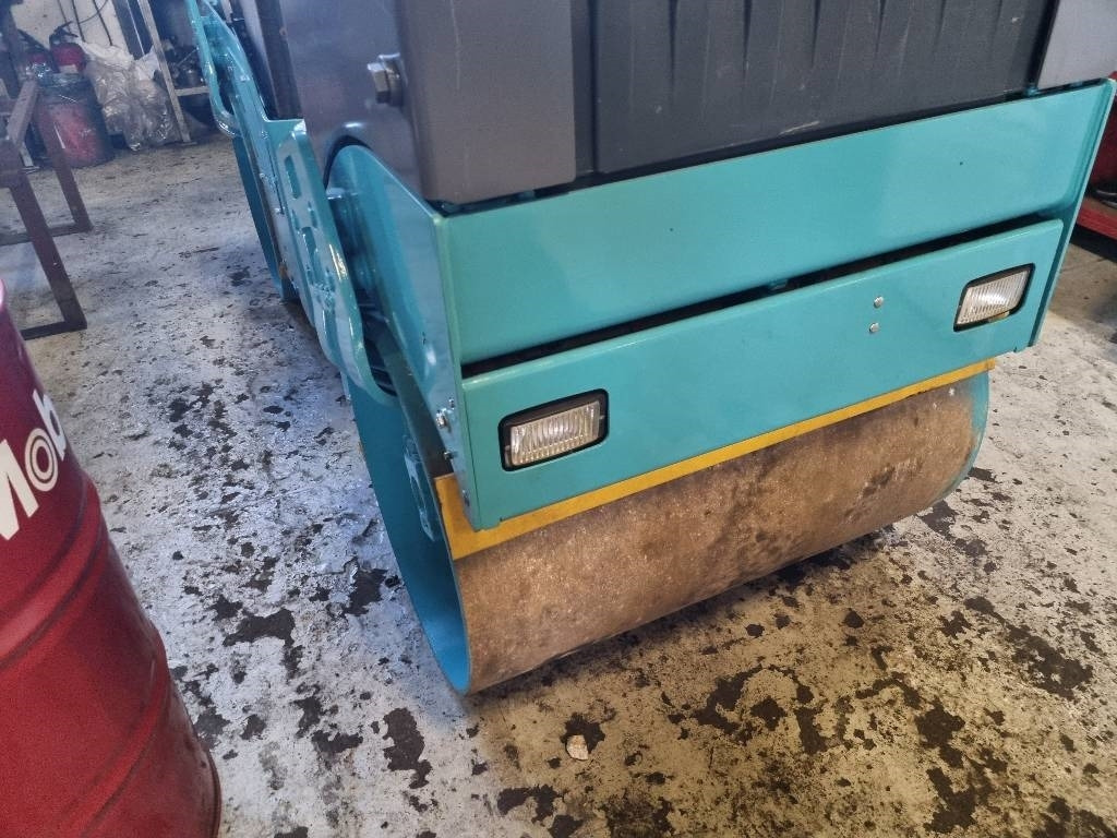 Bomag BW 100 AD-4 - Compactador de asfalto: foto 2 Bomag BW 100 AD-4 - Compactador de asfalto: foto 2