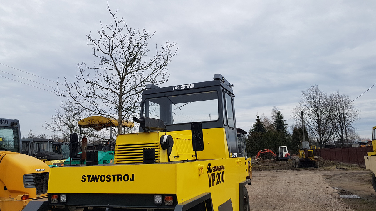 Stavostroj Remasz VP200 - Compactador de pneus: foto 2 Stavostroj Remasz VP200 - Compactador de pneus: foto 2