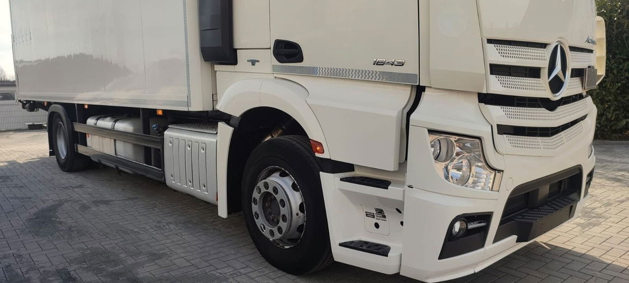 Mercedes-Benz Actros 1843 1843-Vermietung - LBW Voll-Luft-gefedert - Camião furgão: foto 3 Mercedes-Benz Actros 1843 1843-Vermietung - LBW Voll-Luft-gefedert - Camião furgão: foto 3