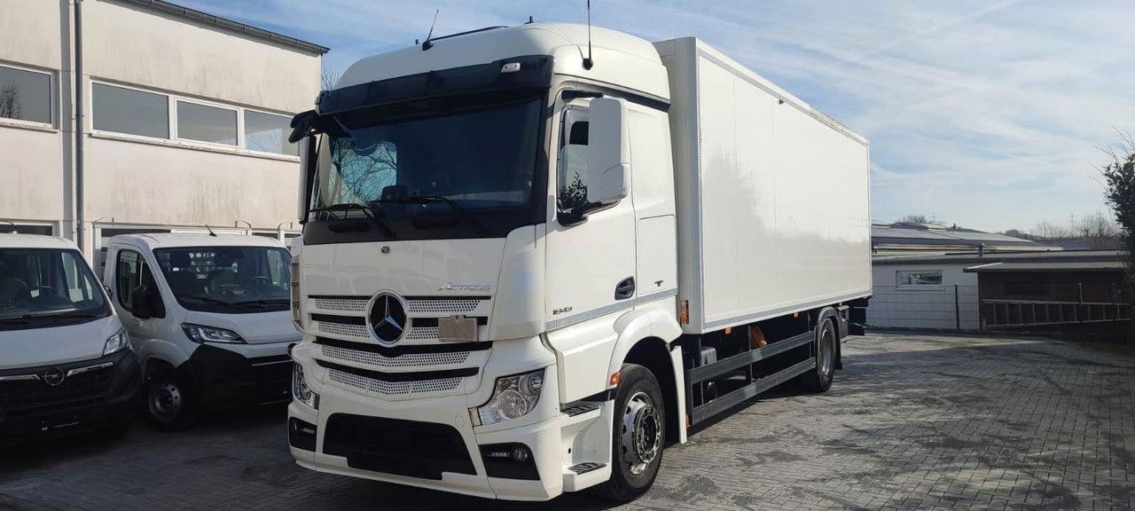Mercedes-Benz Actros 1843 1843-Vermietung - LBW Voll-Luft-gefedert - Camião furgão: foto 1 Mercedes-Benz Actros 1843 1843-Vermietung - LBW Voll-Luft-gefedert - Camião furgão: foto 1