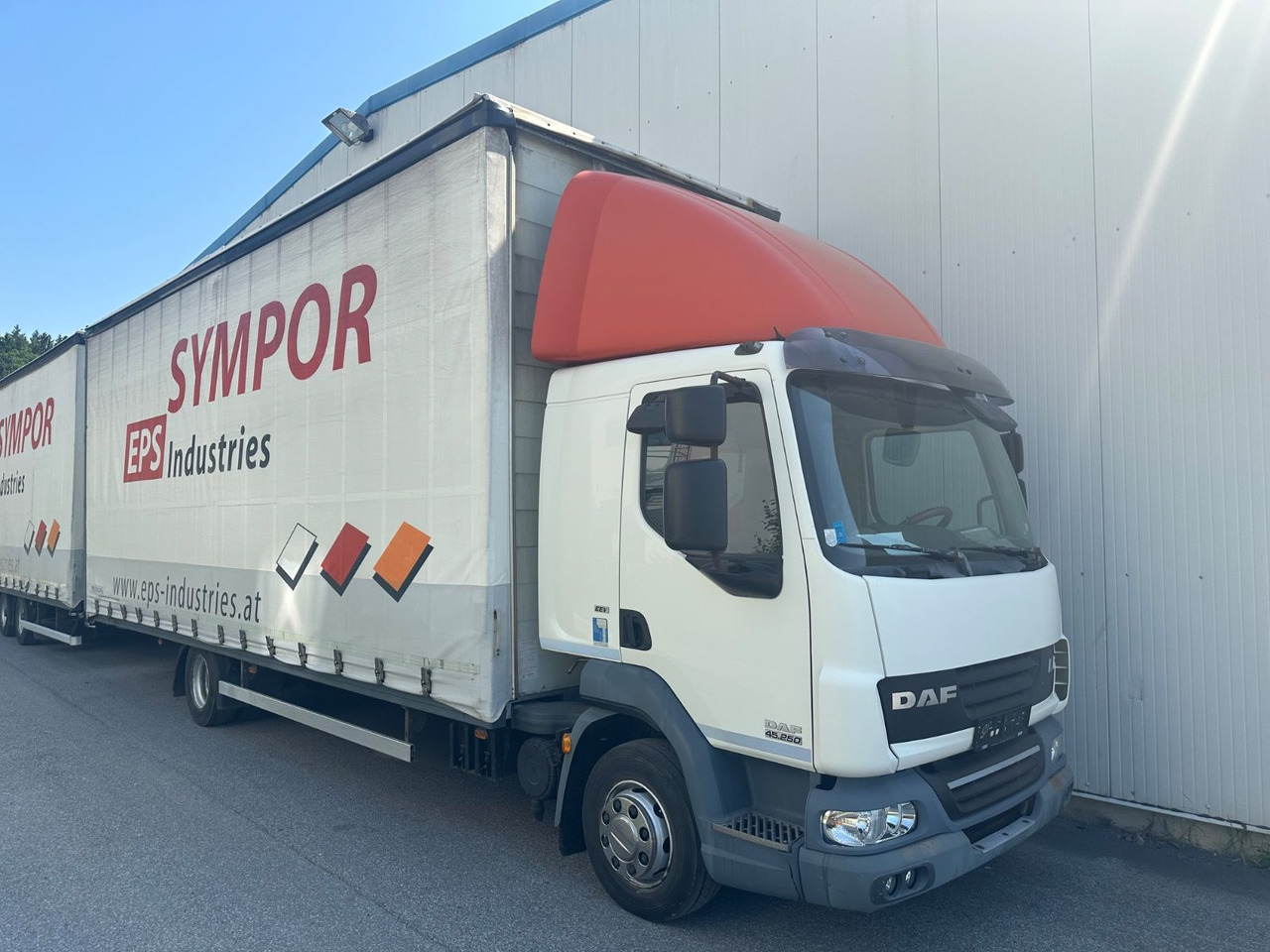 DAF LF 250 Schalter 120m° TÜV - Camião de lona: foto 2 DAF LF 250 Schalter 120m° TÜV - Camião de lona: foto 2