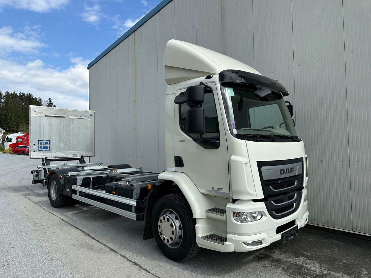 DAF LF 310 8G LBW Bär2T 3J-Garatnie DAF LF 310 8G LBW Bär2T 3J-Garatnie - Camião transportador de contêineres/ Caixa móvel: foto 2 DAF LF 310 8G LBW Bär2T 3J-Garatnie DAF LF 310 8G LBW Bär2T 3J-Garatnie - Camião transportador de contêineres/ Caixa móvel: foto 2