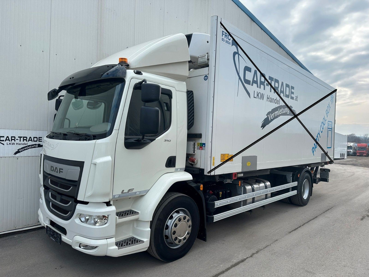 DAF LF 310 8G LBW Bär2T 3J-Garatnie DAF LF 310 8G LBW Bär2T 3J-Garatnie - Camião transportador de contêineres/ Caixa móvel: foto 3 DAF LF 310 8G LBW Bär2T 3J-Garatnie DAF LF 310 8G LBW Bär2T 3J-Garatnie - Camião transportador de contêineres/ Caixa móvel: foto 3