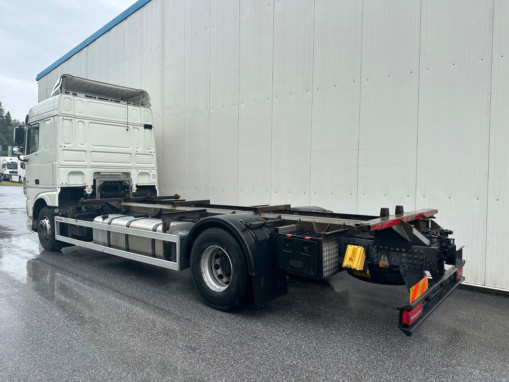 DAF XF 460 SpaceCab Retarder TÜV neu - Camião transportador de contêineres/ Caixa móvel: foto 4 DAF XF 460 SpaceCab Retarder TÜV neu - Camião transportador de contêineres/ Caixa móvel: foto 4