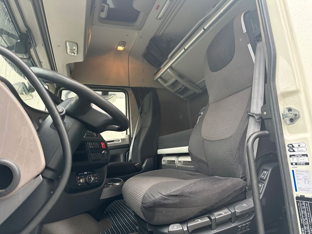 DAF XF 460 SpaceCab Retarder TÜV neu DAF XF 460 SpaceCab Retarder - Camião transportador de contêineres/ Caixa móvel: foto 5 DAF XF 460 SpaceCab Retarder TÜV neu DAF XF 460 SpaceCab Retarder - Camião transportador de contêineres/ Caixa móvel: foto 5