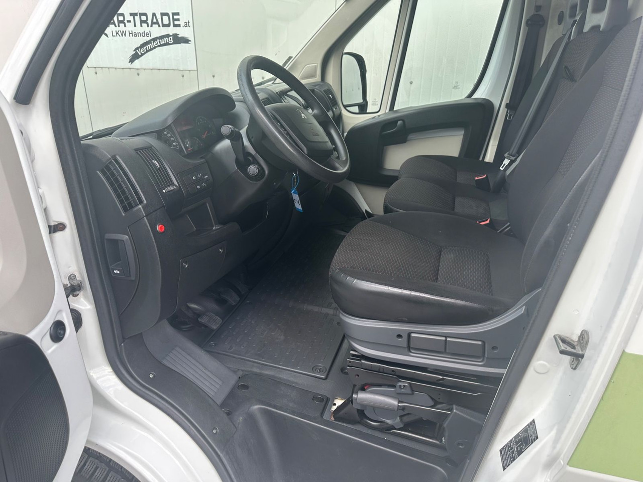 Peugeot Boxer 2,0 HDI Klima AluAusbau L4H2 - Furgão: foto 5 Peugeot Boxer 2,0 HDI Klima AluAusbau L4H2 - Furgão: foto 5