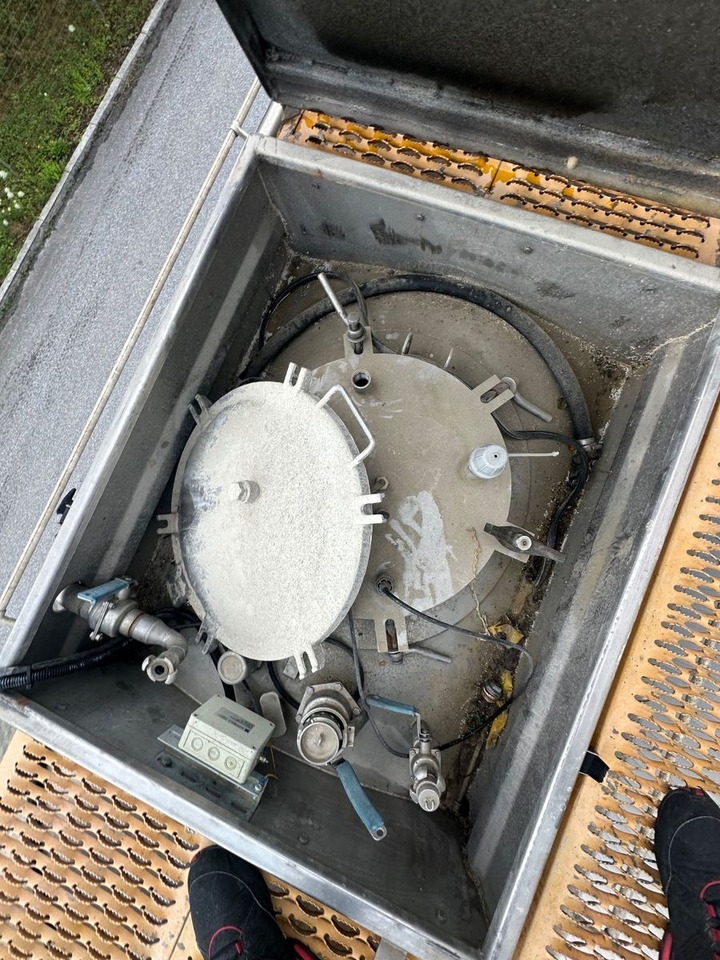 Schwarzmüller Chemi L4BH 42050L Lift BPW - Semi-reboque cisterna: foto 5 Schwarzmüller Chemi L4BH 42050L Lift BPW - Semi-reboque cisterna: foto 5