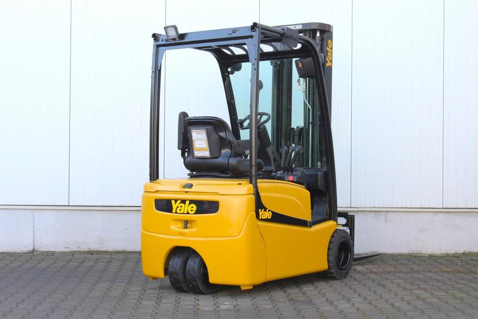 YALE ERP18VT Triplex 5,2m 1800kg - Empilhador elétrico: foto 2 YALE ERP18VT Triplex 5,2m 1800kg - Empilhador elétrico: foto 2