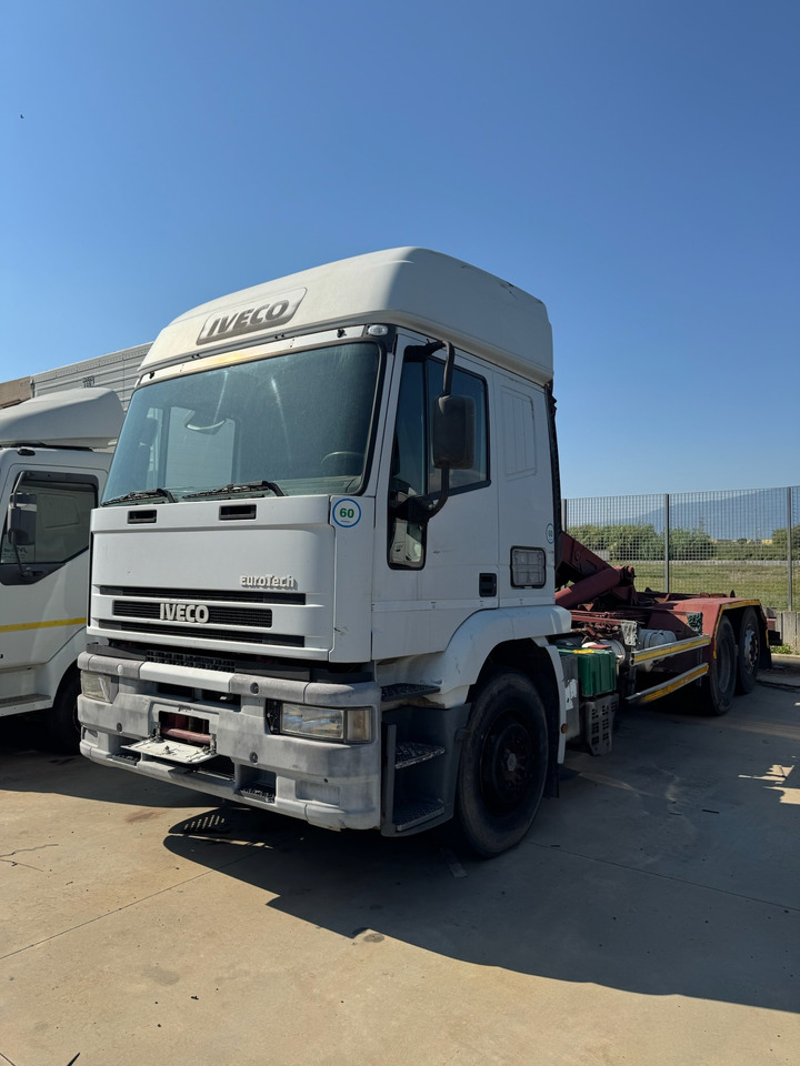IVECO MAGIRUS 240E42 Gancio Scarrabile - Camião de caixa aberta/ Plataforma: foto 3 IVECO MAGIRUS 240E42 Gancio Scarrabile - Camião de caixa aberta/ Plataforma: foto 3