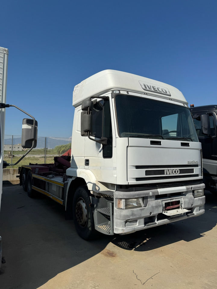IVECO MAGIRUS 240E42 Gancio Scarrabile - Camião de caixa aberta/ Plataforma: foto 2 IVECO MAGIRUS 240E42 Gancio Scarrabile - Camião de caixa aberta/ Plataforma: foto 2
