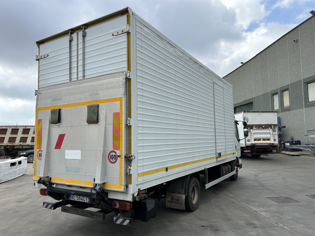 RENAULT Midlum 180 con furgonatarura e sponda - Camião furgão: foto 3 RENAULT Midlum 180 con furgonatarura e sponda - Camião furgão: foto 3