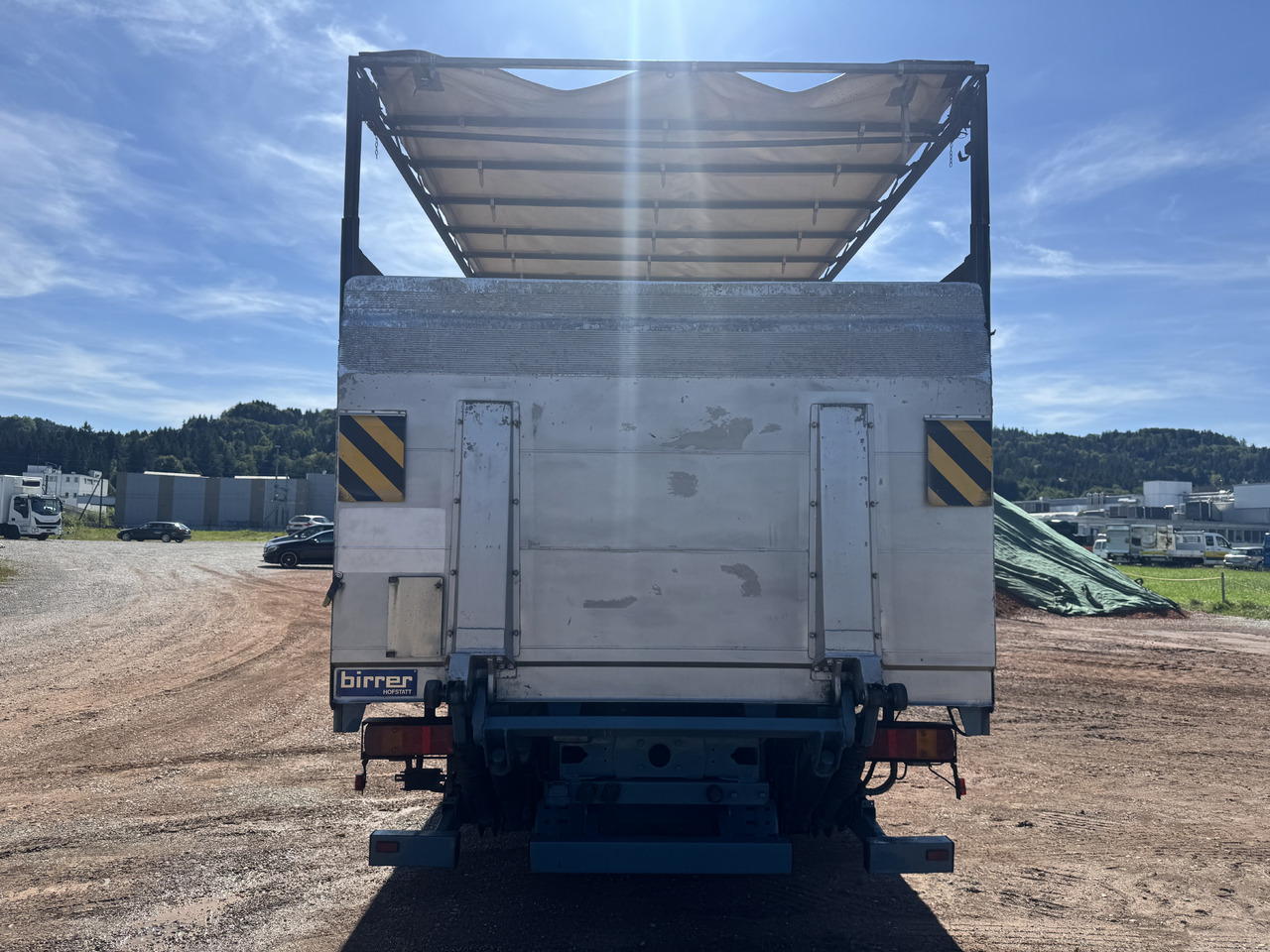 VOLVO FM7-290 4x2 Blache-Hebebühne - Camião de lona: foto 4 VOLVO FM7-290 4x2 Blache-Hebebühne - Camião de lona: foto 4