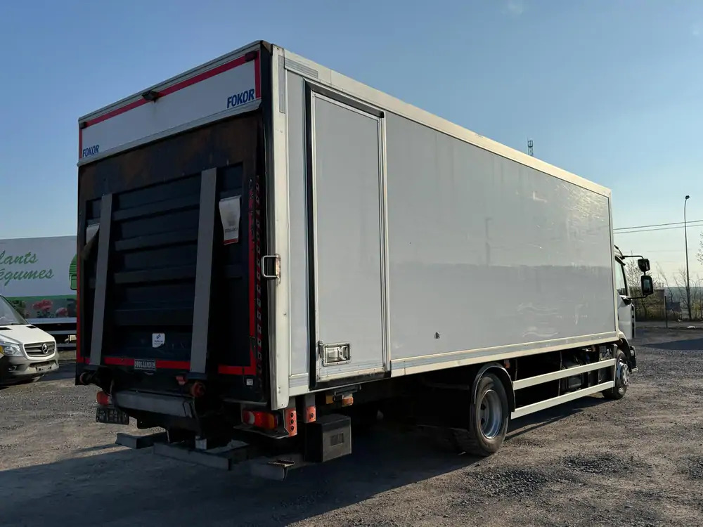 Renault D14 250 *D14 250 cv* - Camião furgão: foto 4 Renault D14 250 *D14 250 cv* - Camião furgão: foto 4