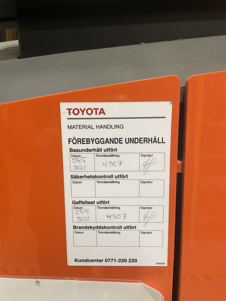 TOYOTA BT-RRE 160E - Empilhador retráctil: foto 3 TOYOTA BT-RRE 160E - Empilhador retráctil: foto 3