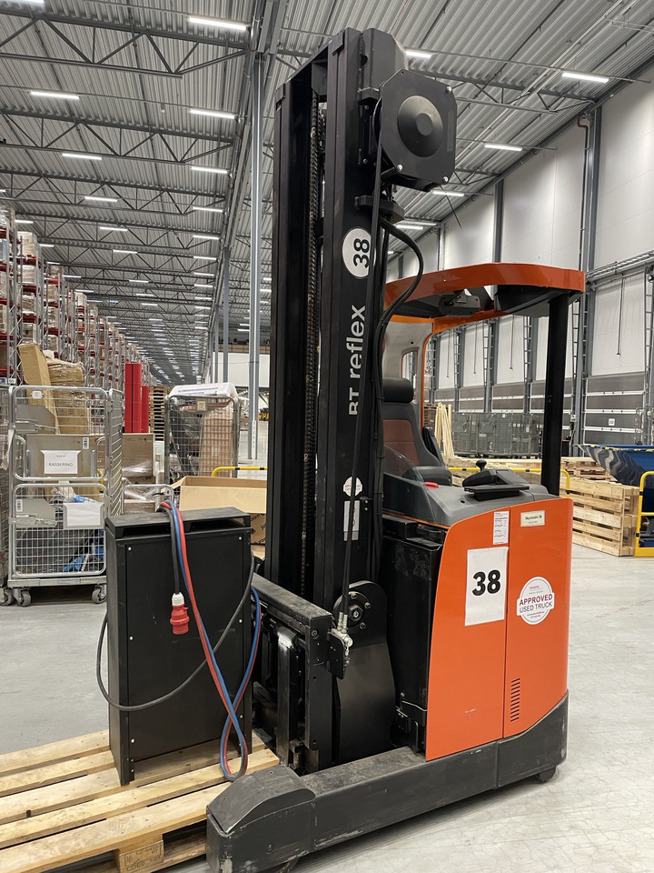 TOYOTA BT-RRE 160E - Empilhador retráctil: foto 5 TOYOTA BT-RRE 160E - Empilhador retráctil: foto 5