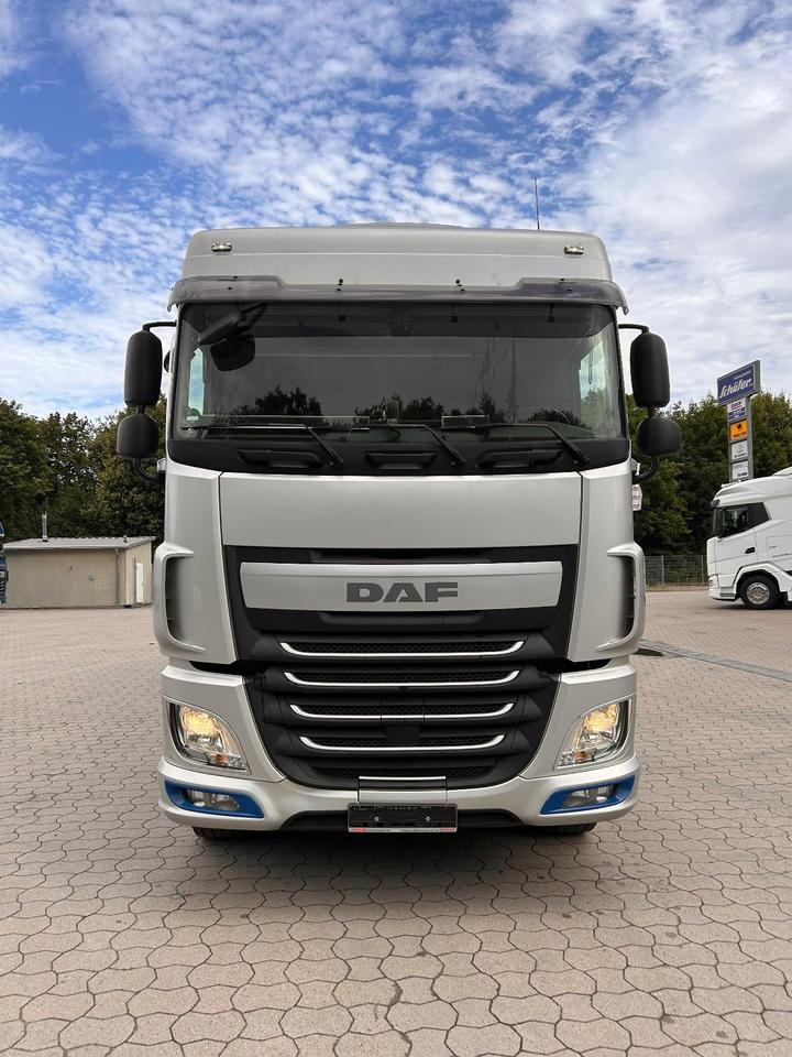 DAF DAF XF 460 FAN + MKG + 10mtr 2to + Lenkachse + EURO 6 - Camião de caixa aberta/ Plataforma, Camião grua: foto 2 DAF DAF XF 460 FAN + MKG + 10mtr 2to + Lenkachse + EURO 6 - Camião de caixa aberta/ Plataforma, Camião grua: foto 2