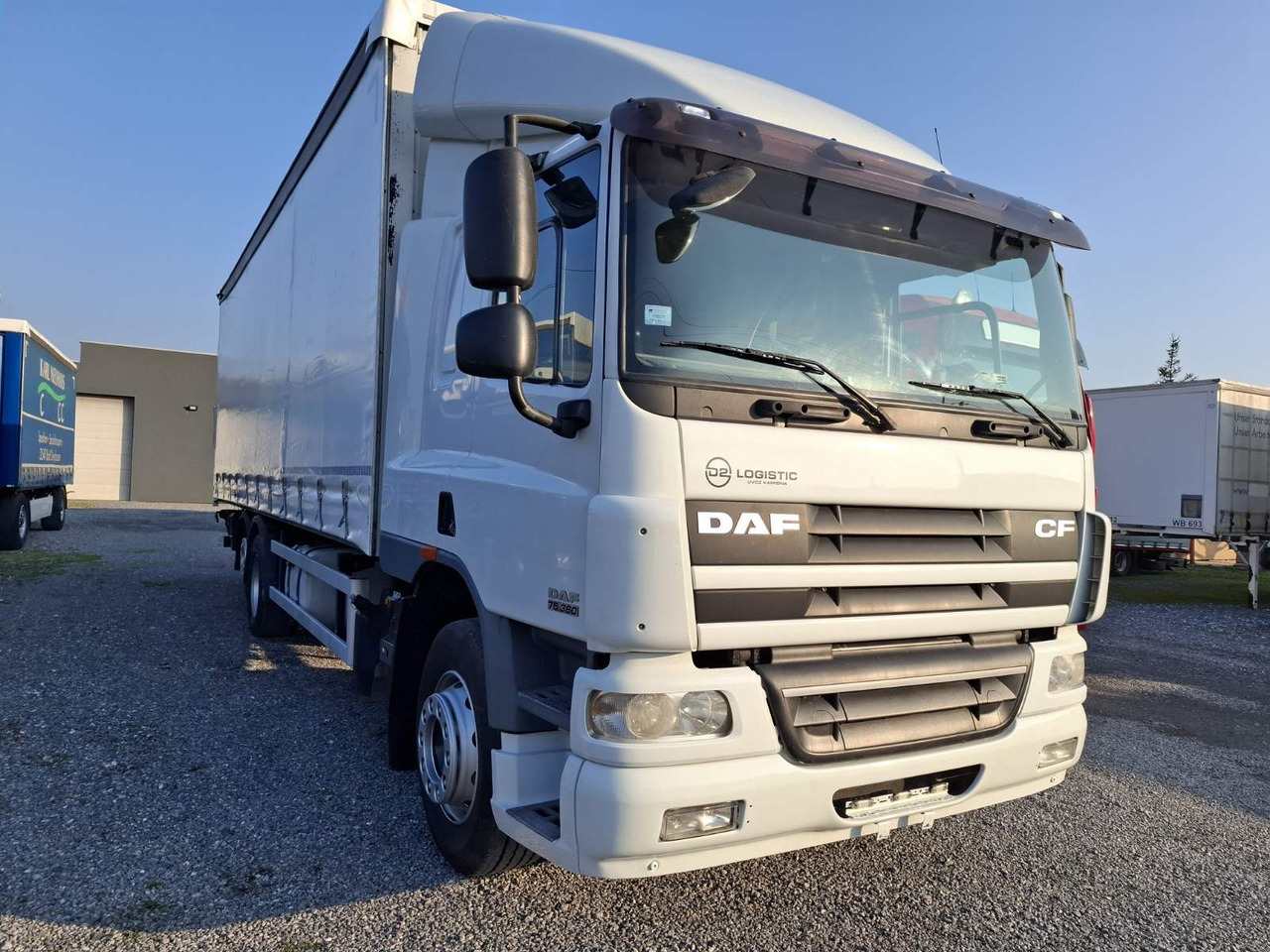 DAF CF 75.360 8,5m - Camião de lona: foto 1 DAF CF 75.360 8,5m - Camião de lona: foto 1