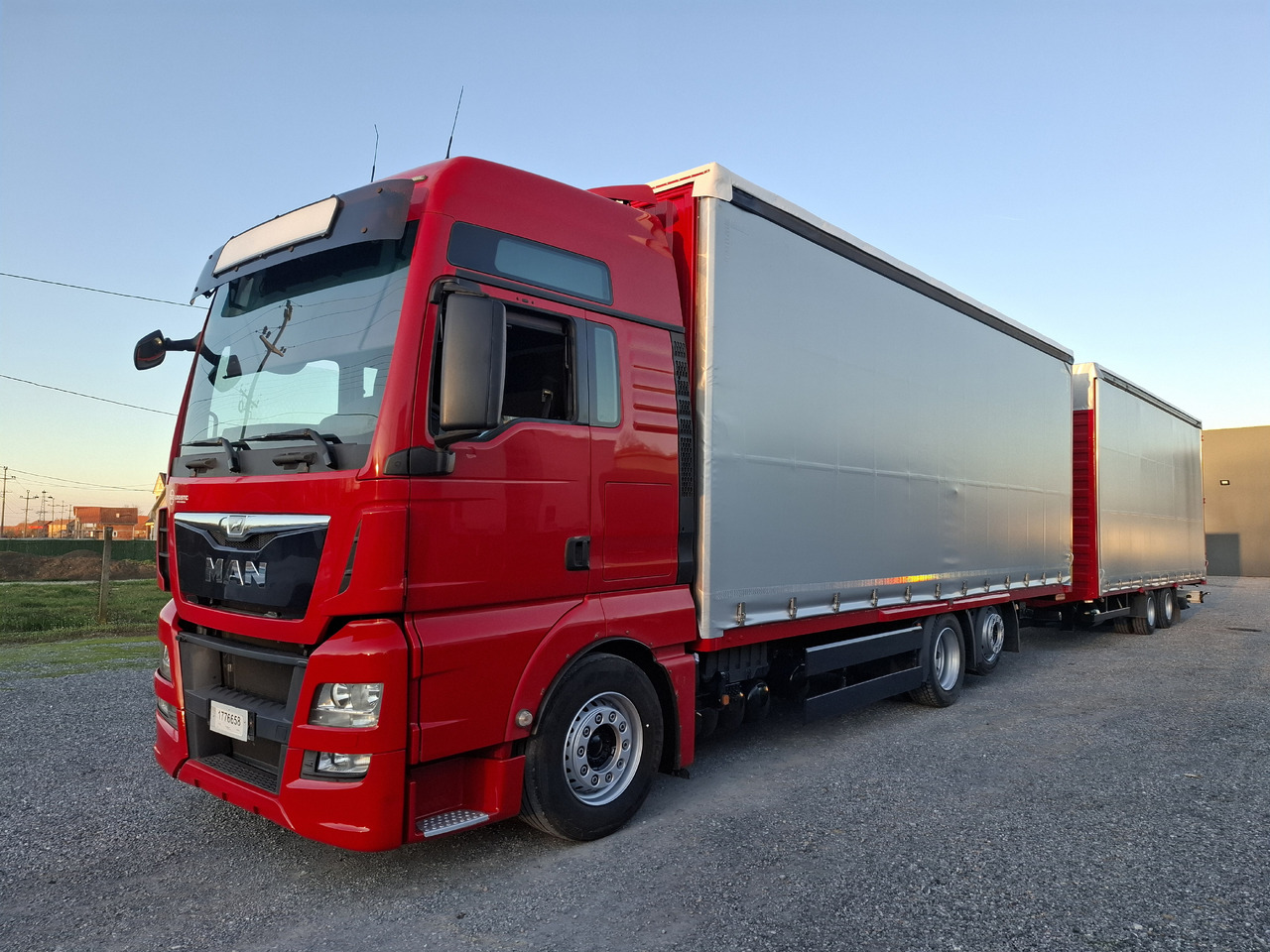 MAN TGX 26.440 E6 + SCHMITZ - Camião de lona: foto 3 MAN TGX 26.440 E6 + SCHMITZ - Camião de lona: foto 3