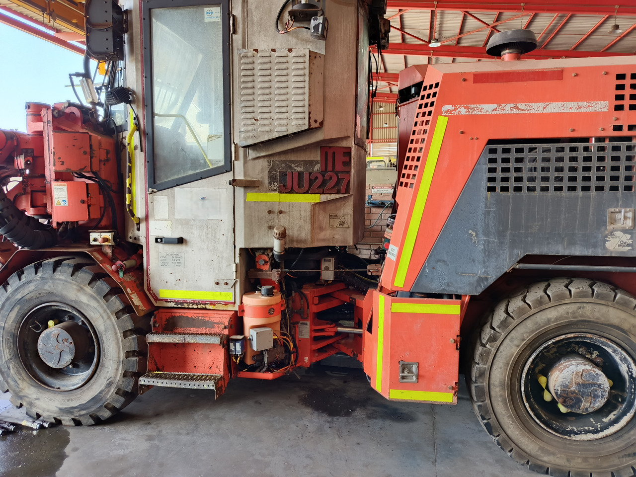 SANDVIK DD321-40C - Máquina de mineração: foto 2 SANDVIK DD321-40C - Máquina de mineração: foto 2