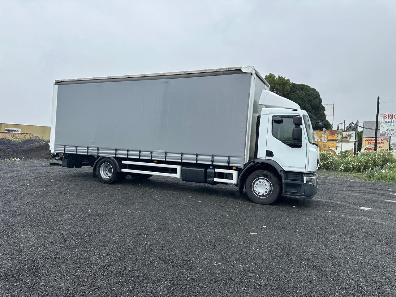 RENAULT PREMIUM 380 - Camião de lona: foto 2 RENAULT PREMIUM 380 - Camião de lona: foto 2