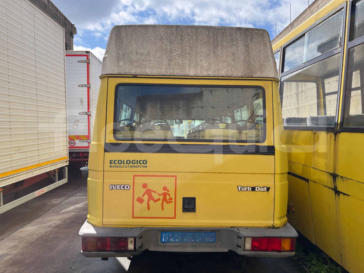 Iveco Turbo Daily - Autocarro escolar: foto 4 Iveco Turbo Daily - Autocarro escolar: foto 4