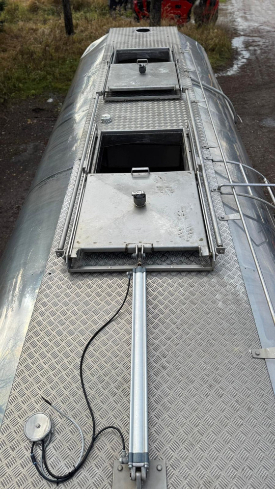 MAN TGS 35.480 8X4-2 TRIDEM Wasser-Tank - Camião cisterna: foto 4 MAN TGS 35.480 8X4-2 TRIDEM Wasser-Tank - Camião cisterna: foto 4