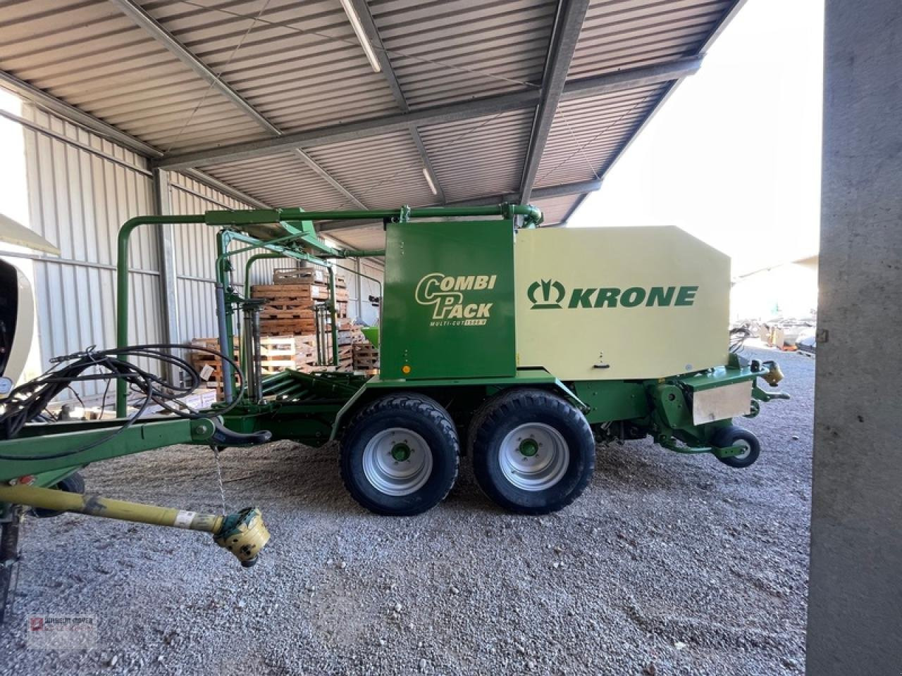 Krone COMBI PACK 1500 - Enfardadeira de fardos redondos: foto 3 Krone COMBI PACK 1500 - Enfardadeira de fardos redondos: foto 3