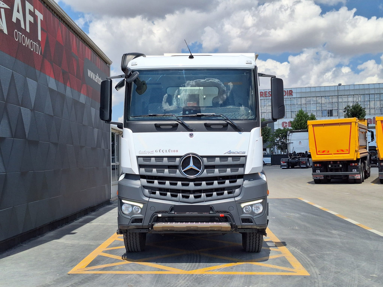 MERCEDES-BENZ AROCS 3345 - Camião basculante: foto 2 MERCEDES-BENZ AROCS 3345 - Camião basculante: foto 2