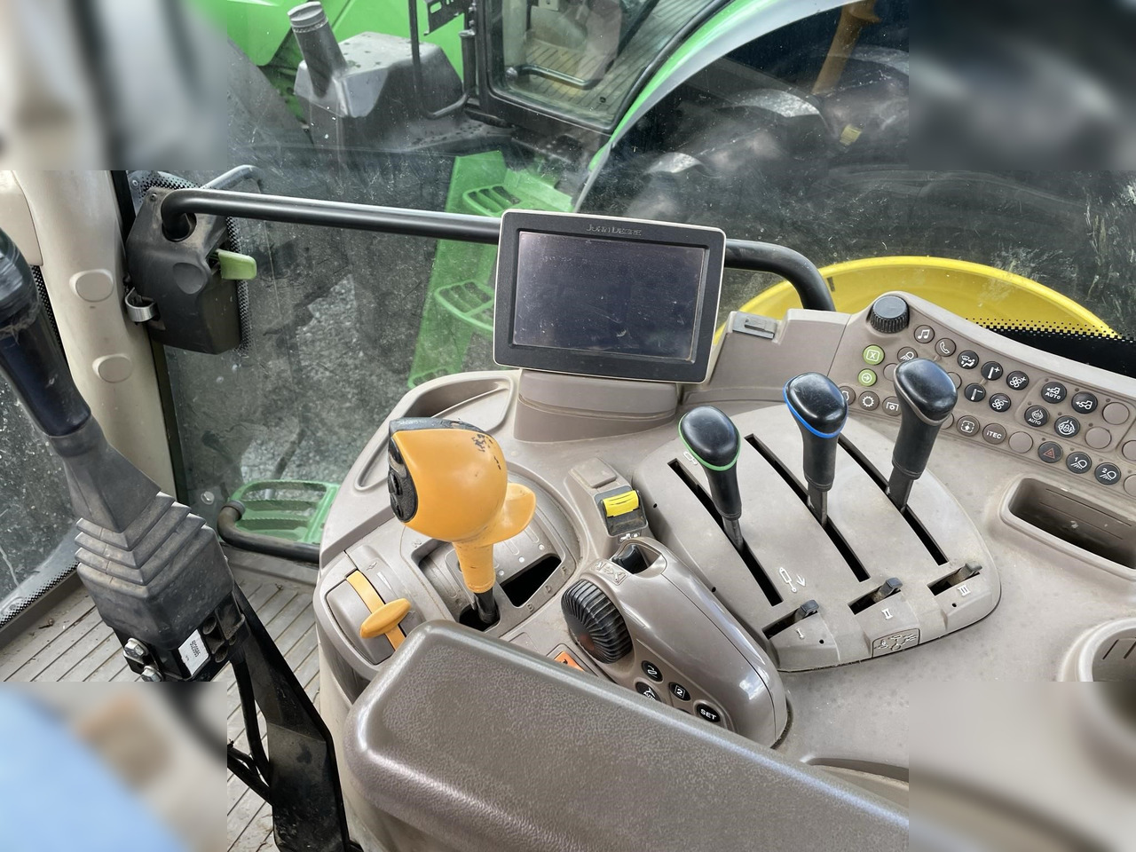 2016 JOHN DEERE 6110R - Trator: foto 4 2016 JOHN DEERE 6110R - Trator: foto 4