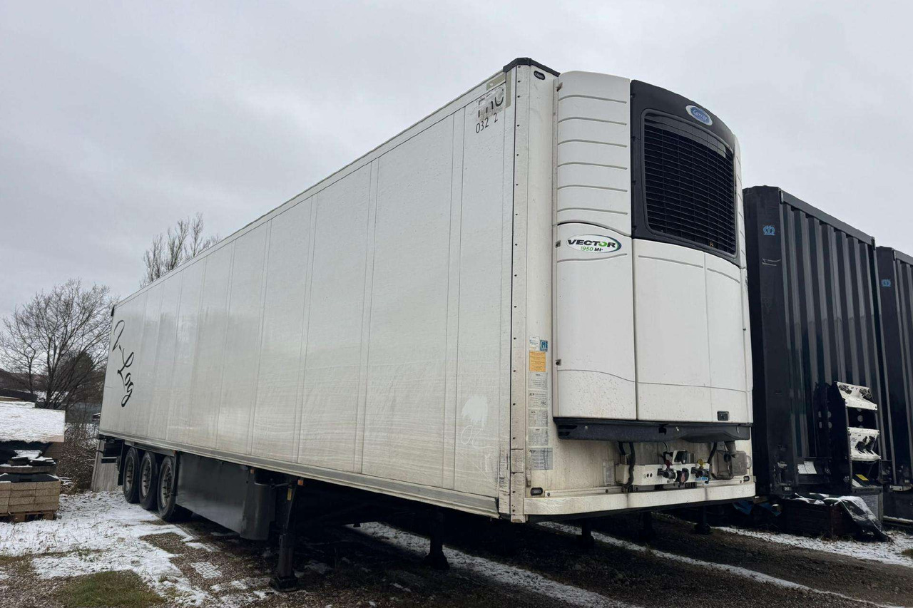 Schmitz Standart 7 cm multitemp - Semi-reboque frigorífico: foto 1 Schmitz Standart 7 cm multitemp - Semi-reboque frigorífico: foto 1