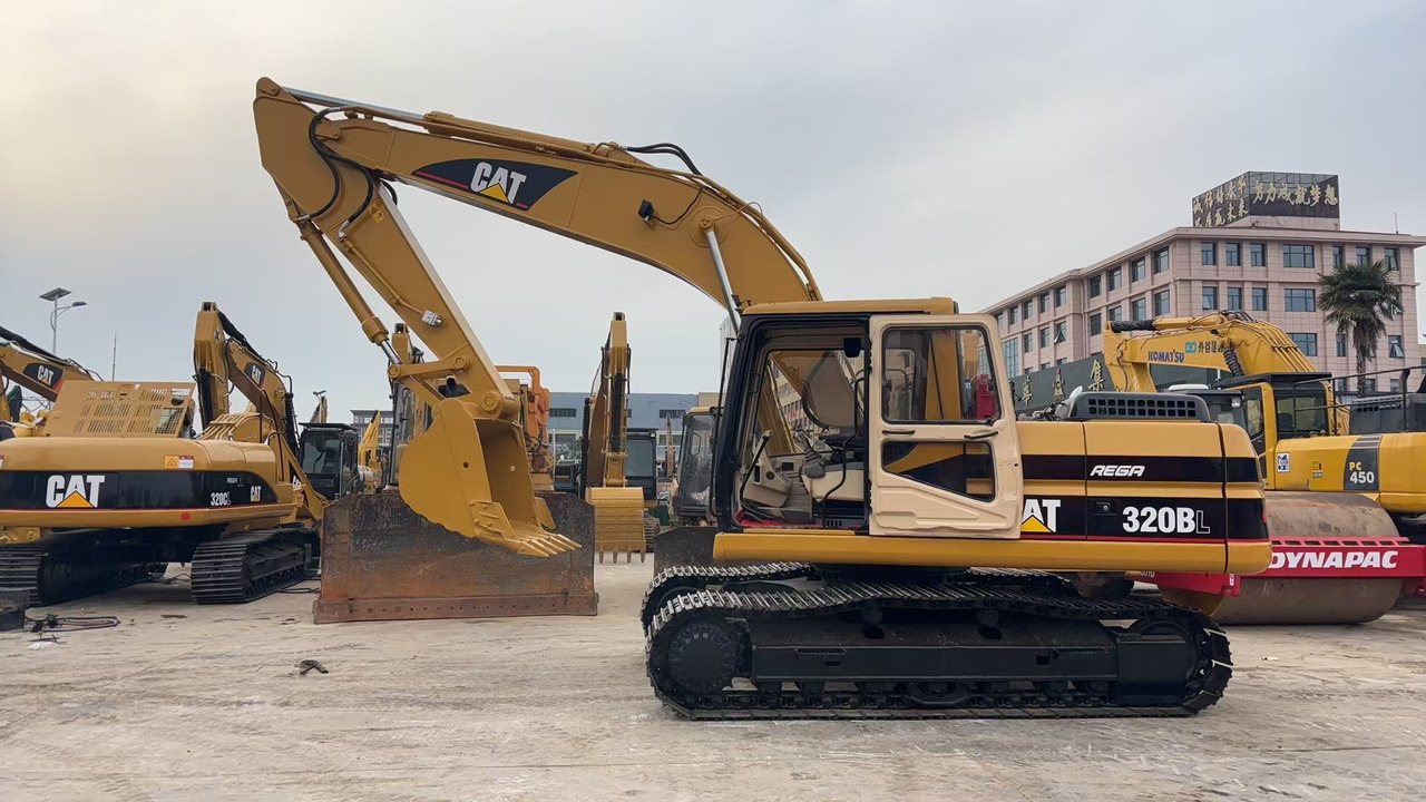 CATERPILLAR 320BL used excavator low price for sale - Escavadora de rastos: foto 1 CATERPILLAR 320BL used excavator low price for sale - Escavadora de rastos: foto 1