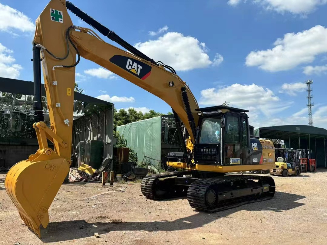 CATERPILLAR 320D2 low hour good condition excavator promotion - Escavadora de rastos: foto 1 CATERPILLAR 320D2 low hour good condition excavator promotion - Escavadora de rastos: foto 1