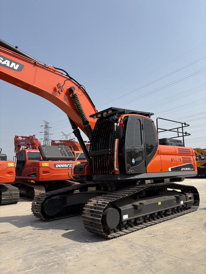 DOOSAN Dx300cl low work hours original excavator - Escavadora de rastos: foto 2 DOOSAN Dx300cl low work hours original excavator - Escavadora de rastos: foto 2